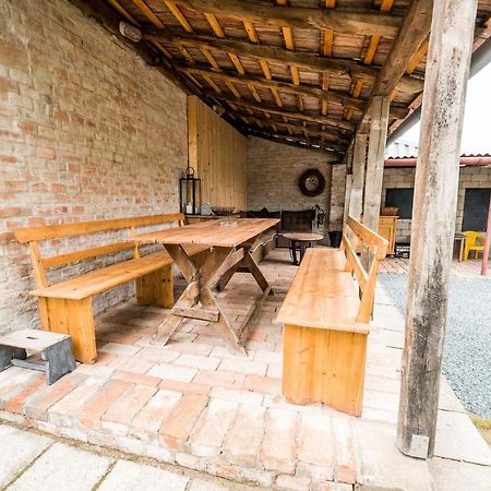 Apartman Ve Dvore Ratiskovice Extérieur photo