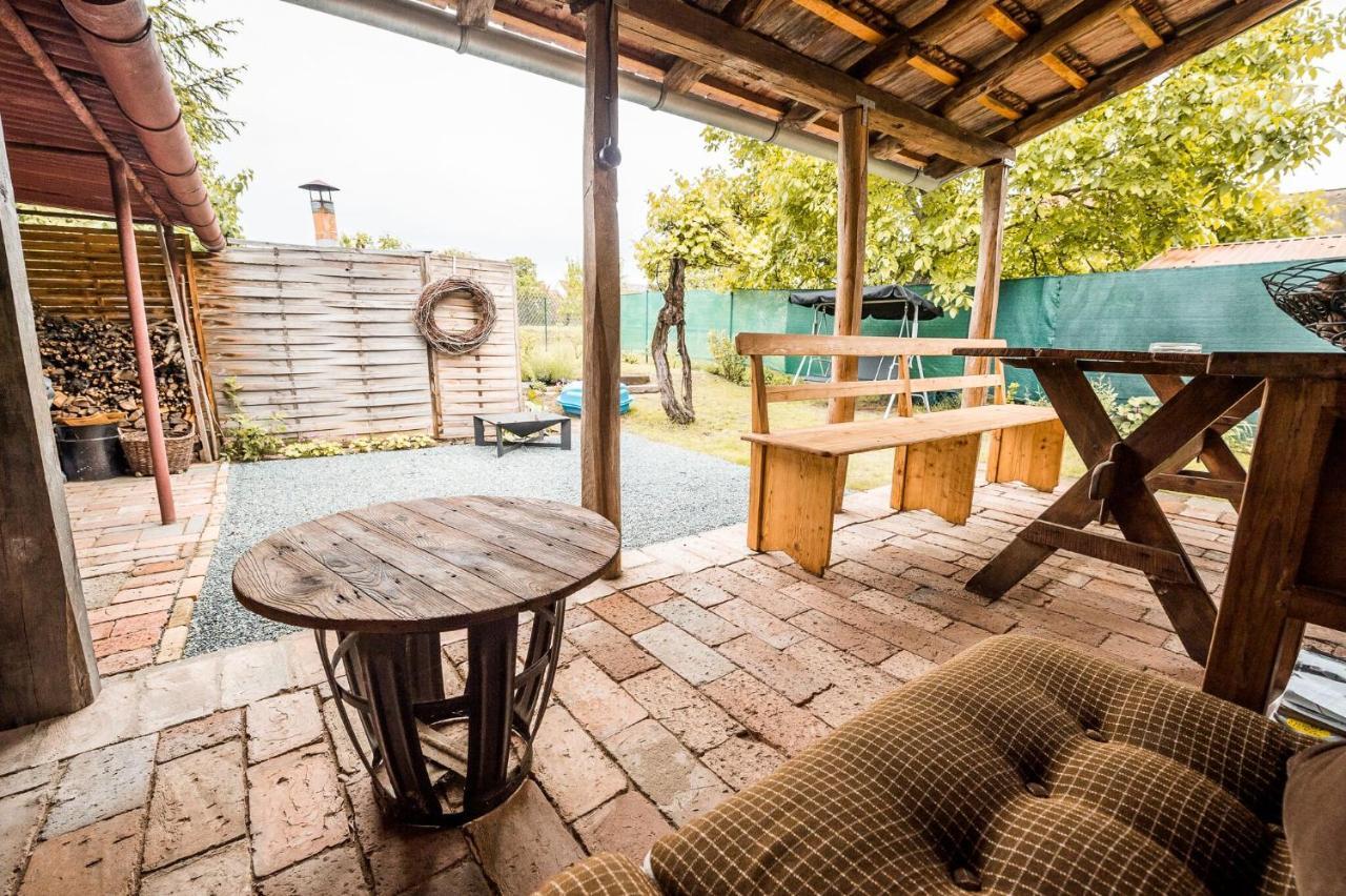 Apartman Ve Dvore Ratiskovice Extérieur photo
