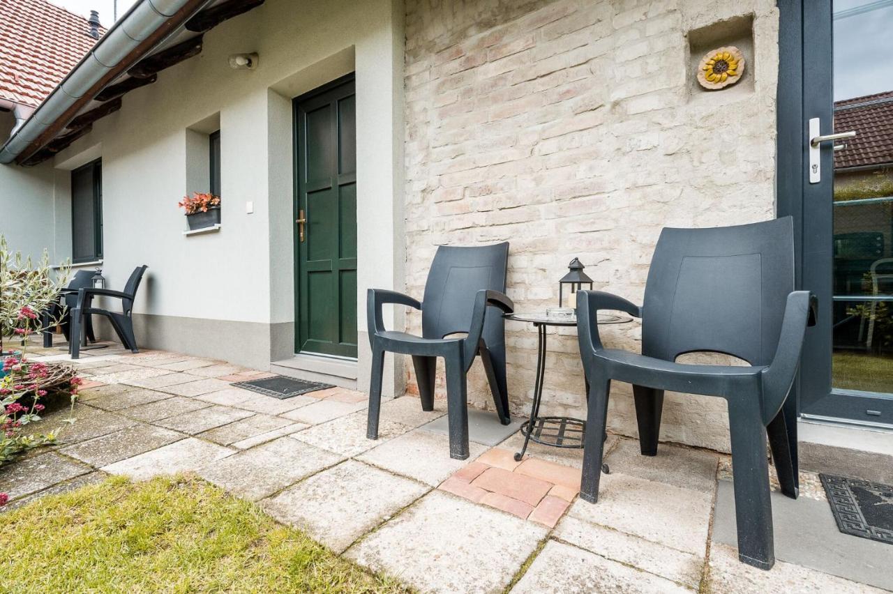 Apartman Ve Dvore Ratiskovice Extérieur photo