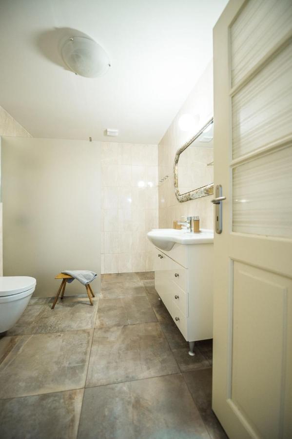Apartman Ve Dvore Ratiskovice Extérieur photo