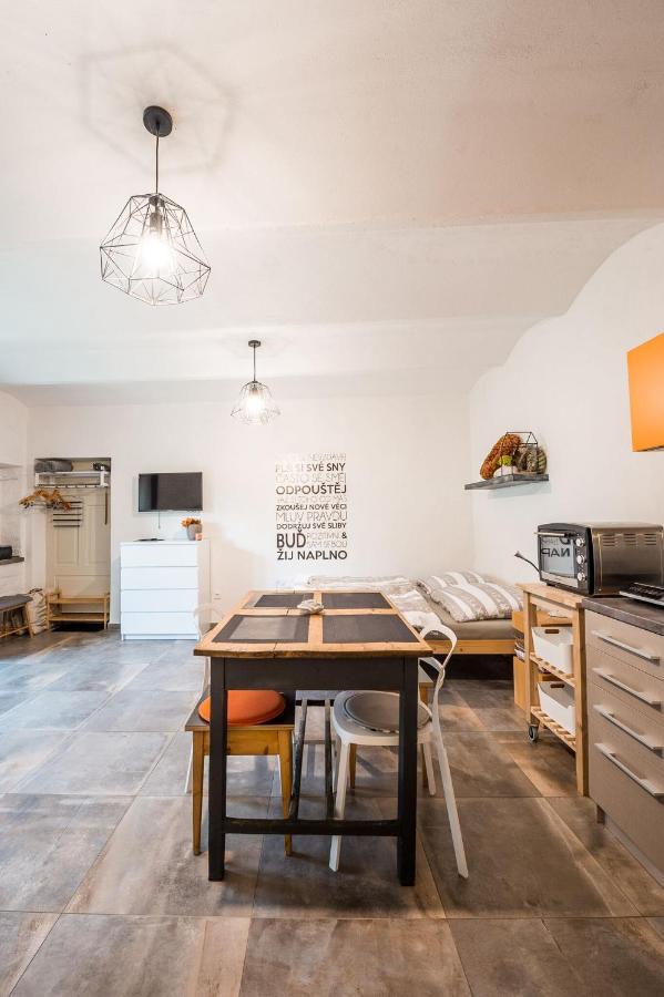 Apartman Ve Dvore Ratiskovice Extérieur photo